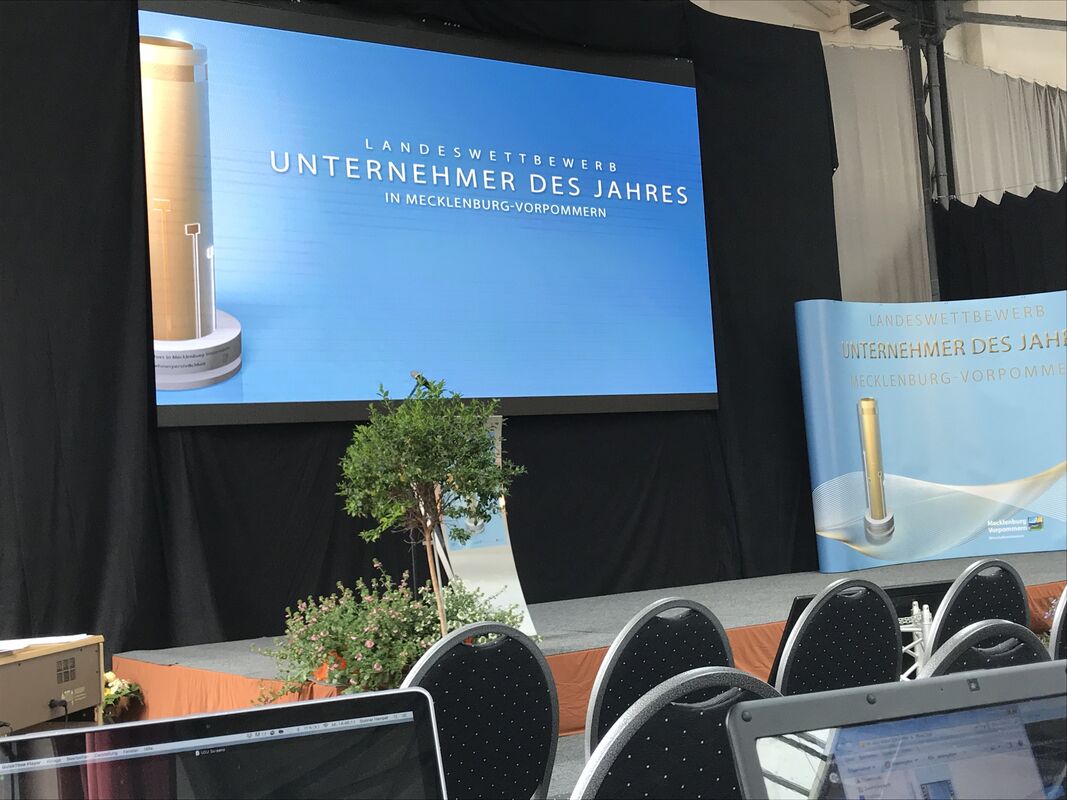 LED Wand mieten Wismar für Event mit Bühne und Bestuhlung im Veranstaltungszelt