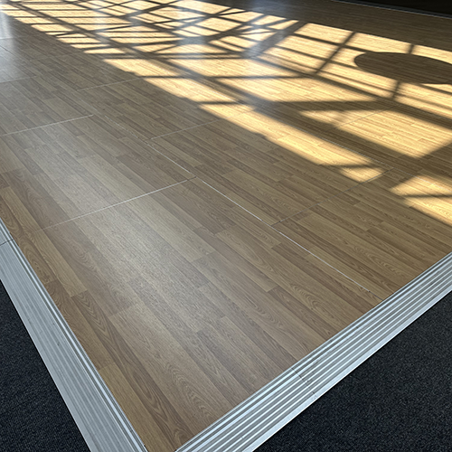 Mobile Tanzfläche mieten mit Holzoptik und Rahmen für Veranstaltungen und Events